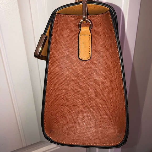 Dune Handbag Crossbody Purse - Picture 4 of 13